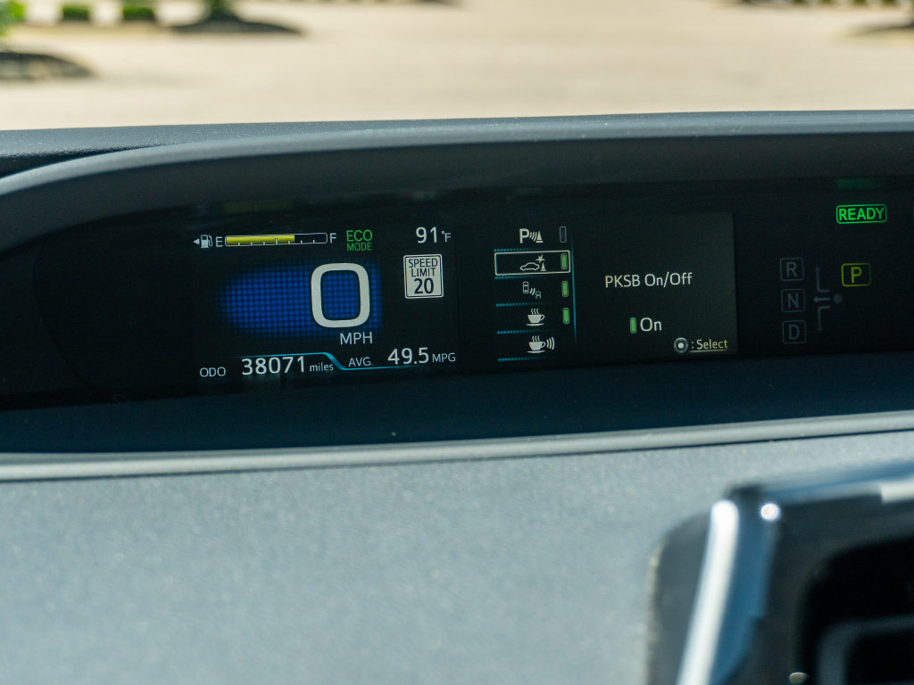 Used 2021 Toyota Prius XLE FWD image 22