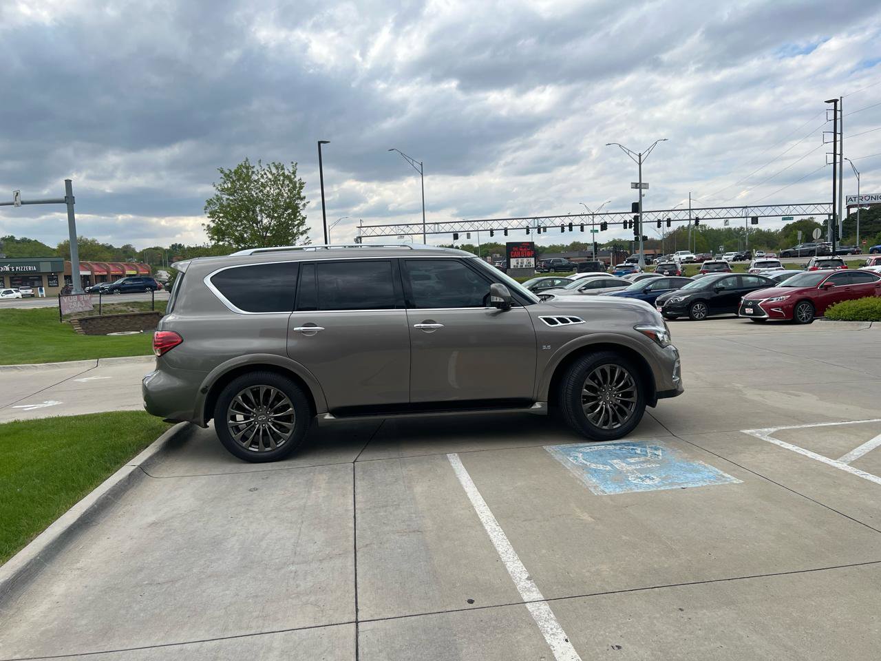 Used 2017 INFINITI QX80 4WD w/ Driver Assistance Package image 5