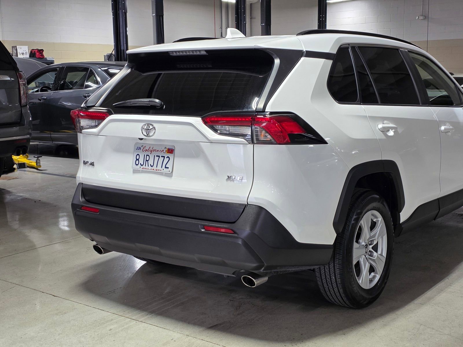 Used 2019 Toyota RAV4 XLE FWD image 11