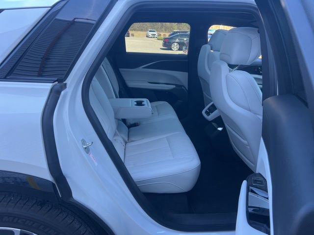 Used 2024 Cadillac Lyriq Luxury image 35