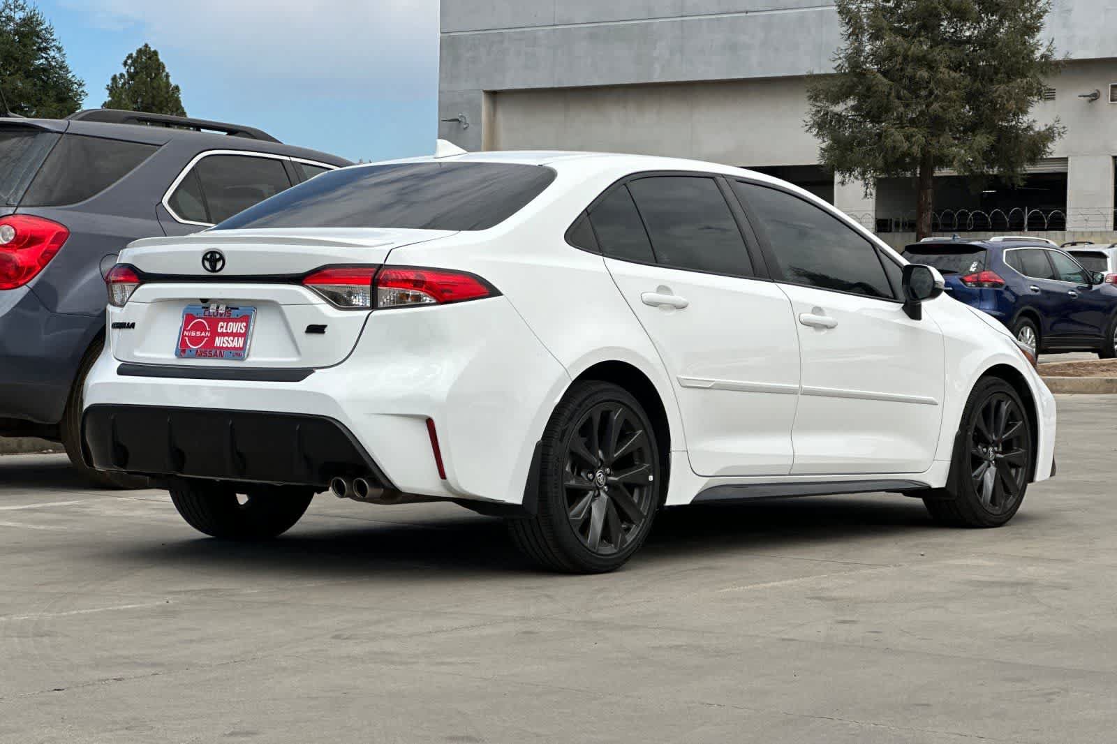 Used 2023 Toyota Corolla SE w/ SE Premium Package FWD image 3