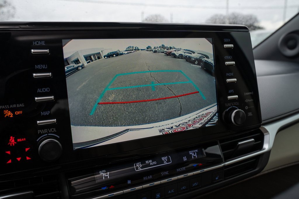 Used 2021 Toyota Sienna XLE image 17