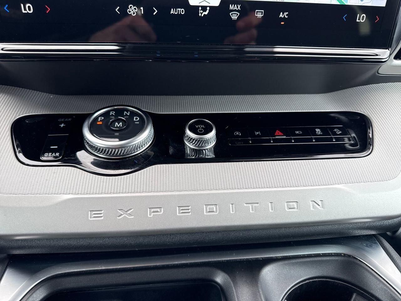 Used 2025 Ford Expedition Active image 24