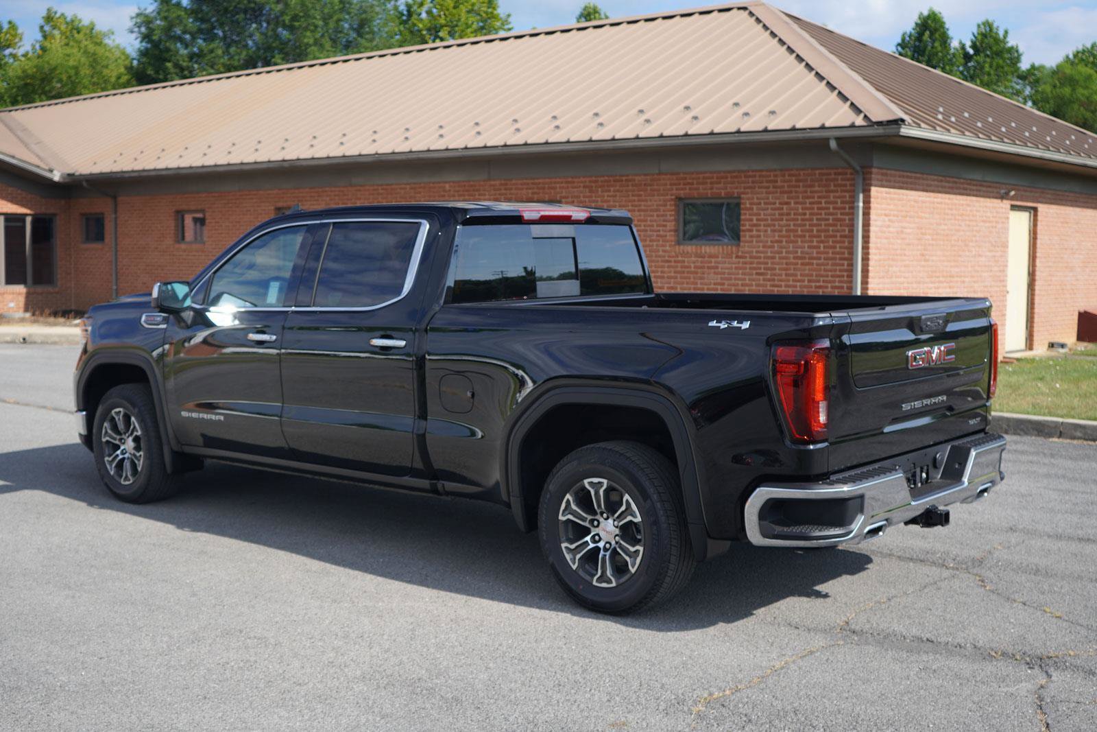 New 2026 GMC Sierra 1500 SLT w/ SLT Convenience Package image 7