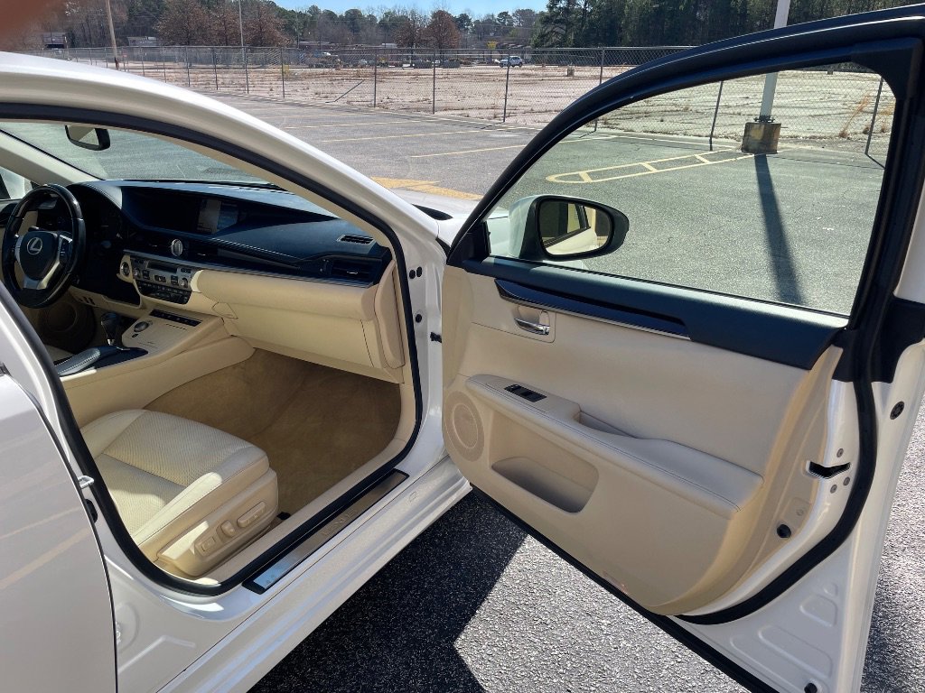 Used 2014 Lexus ES 350 Ultra Luxury w/ Luxury Package FWD image 24