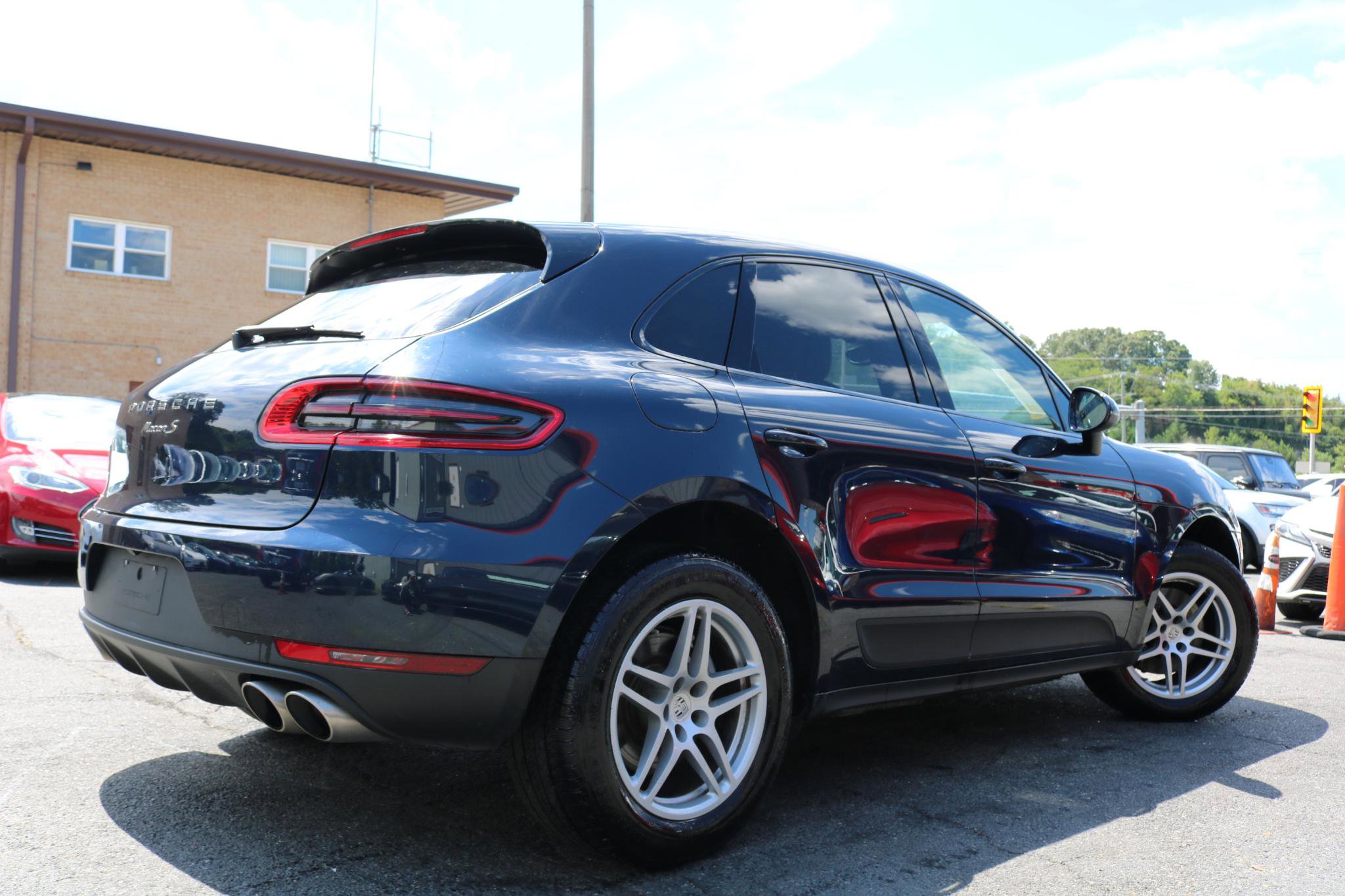 Used 2017 Porsche Macan S image 2