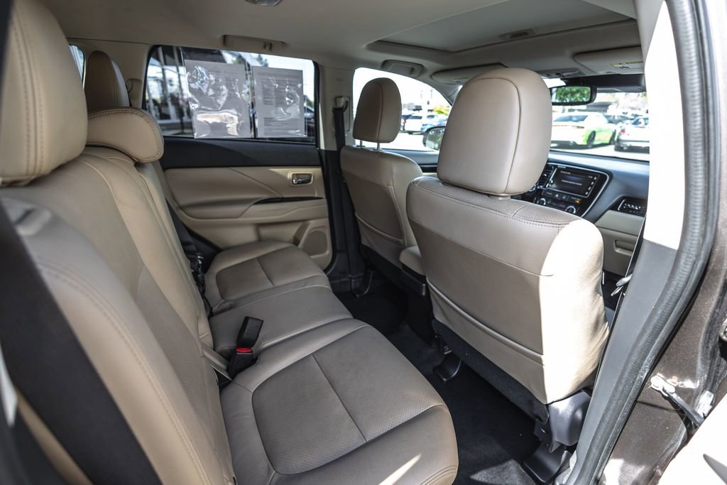 Used 2017 Mitsubishi Outlander GT AWD/4WD image 32