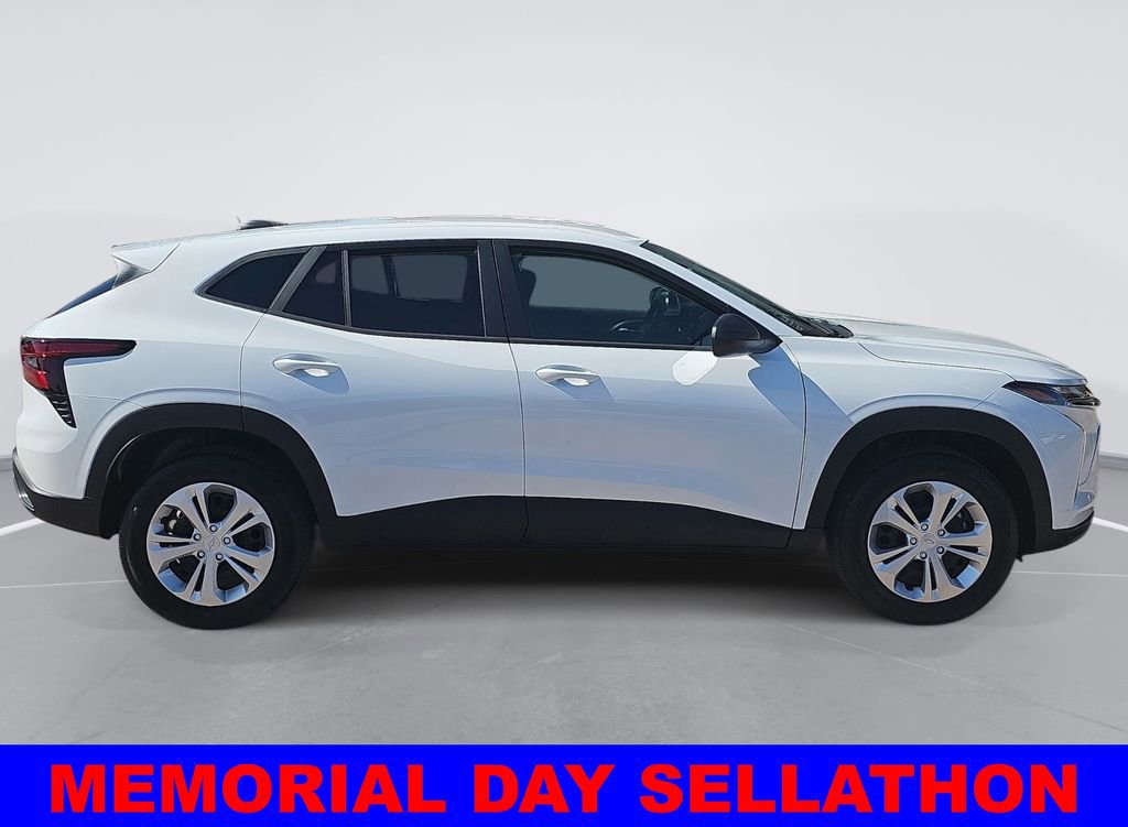 New 2026 Chevrolet Trax LS w/ Driver Confidence Package FWD image 2