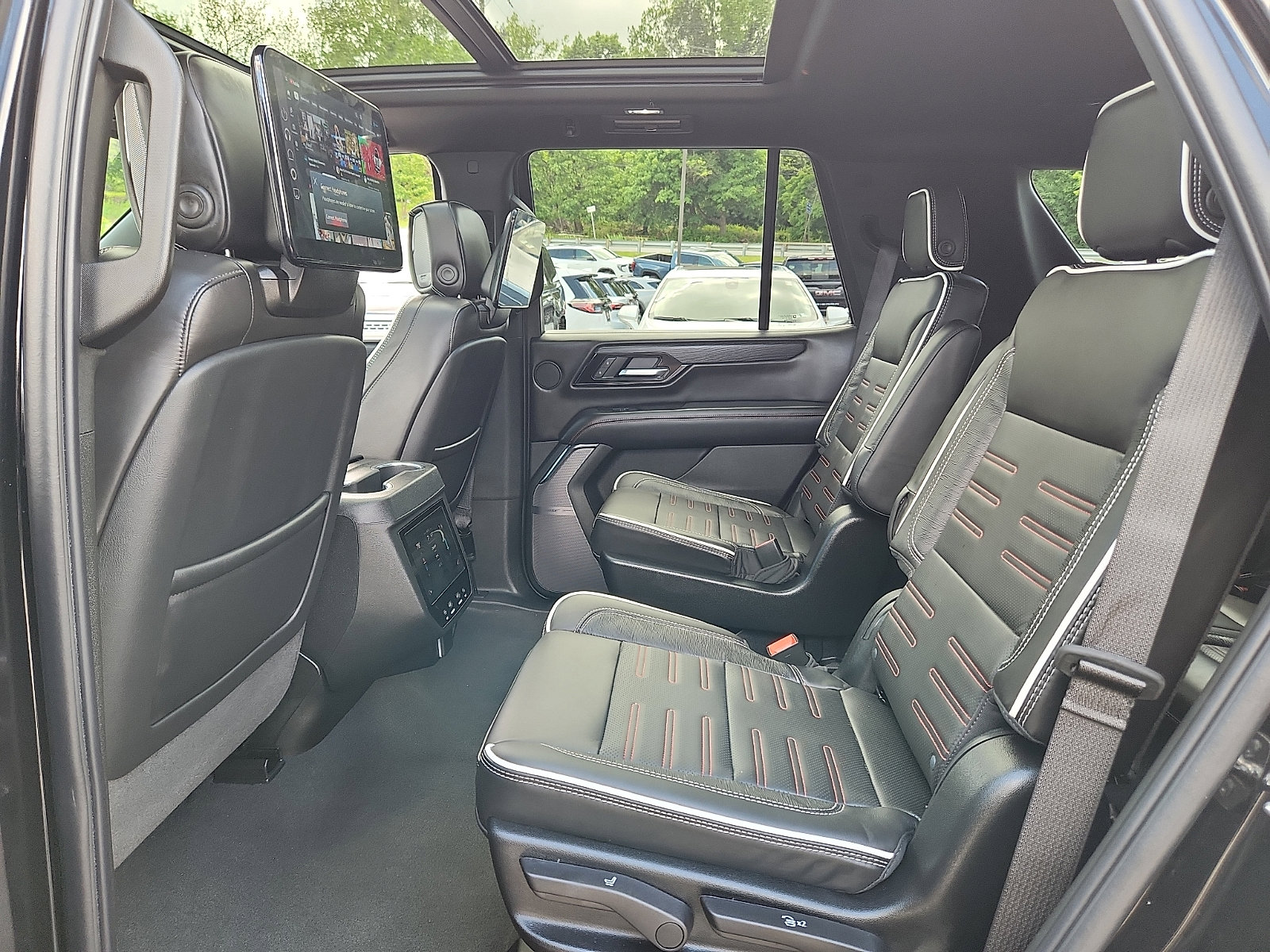 Used 2026 GMC Yukon AT4 Ultimate AWD/4WD image 11