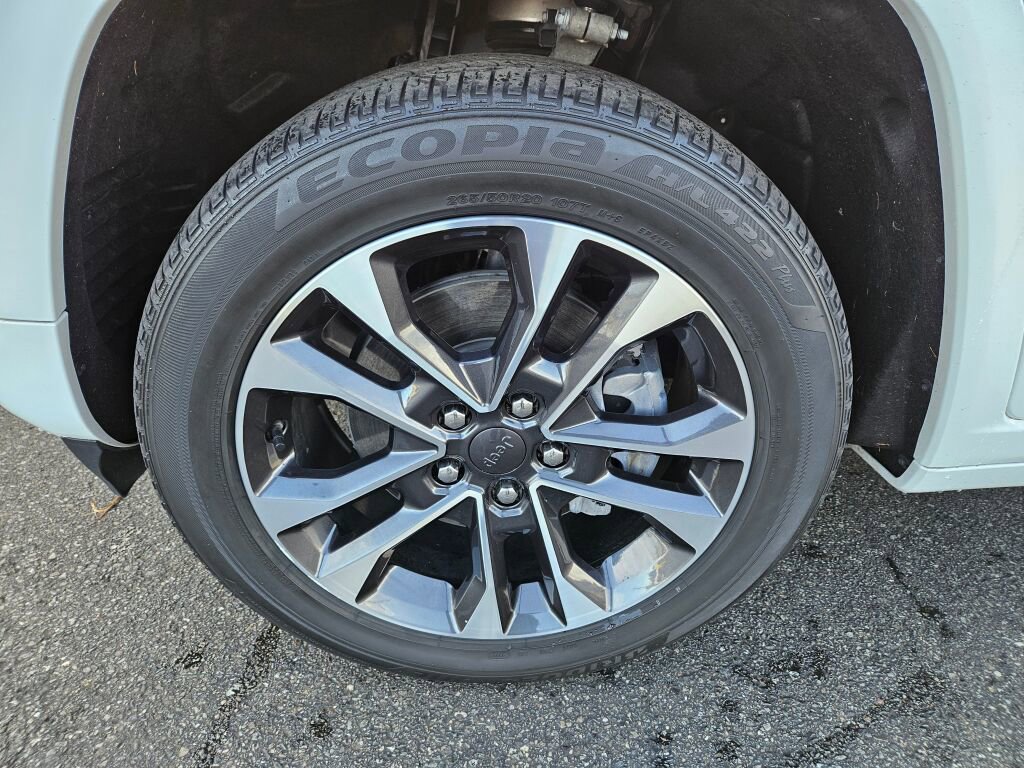 Used 2023 Jeep Grand Cherokee Overland w/ Luxury Tech Group IV image 9