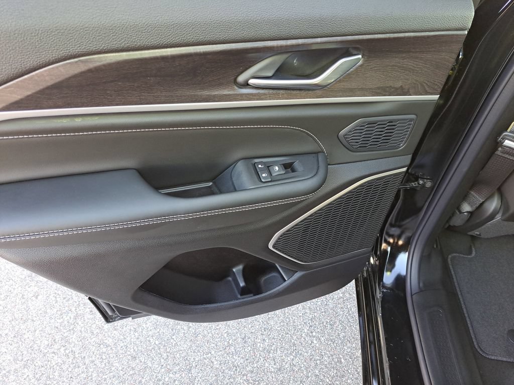 New 2026 Jeep Grand Cherokee Limited Reserve AWD/4WD image 16
