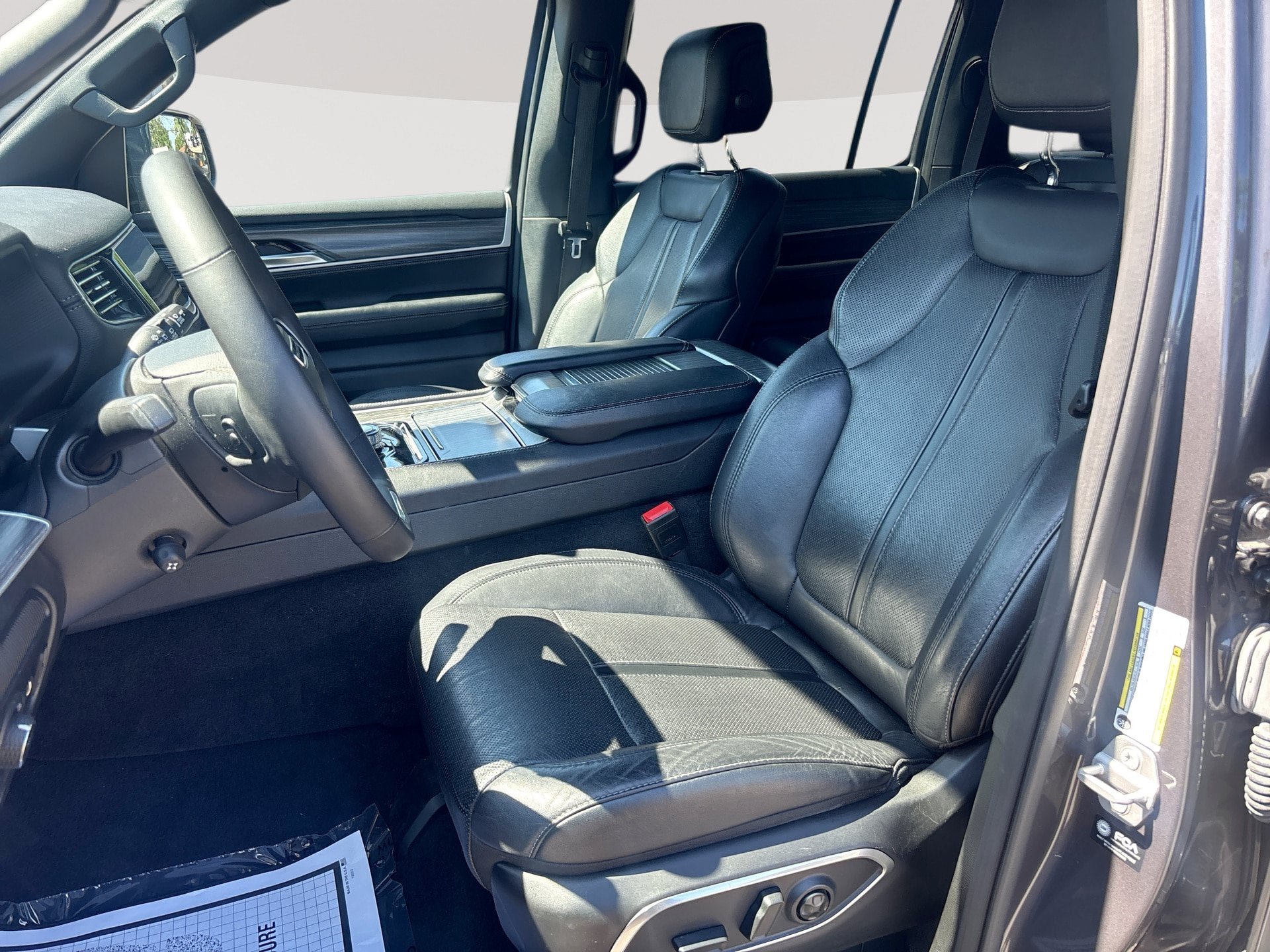 Used 2024 Jeep Wagoneer L Series II w/ Flexible Seating Group AWD/4WD image 13