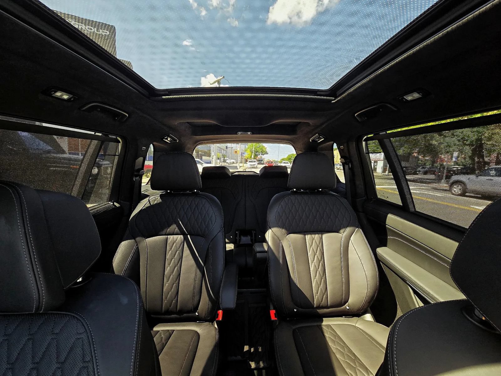 Used 2024 BMW X7 M60i w/ Executive Package AWD/4WD image 32