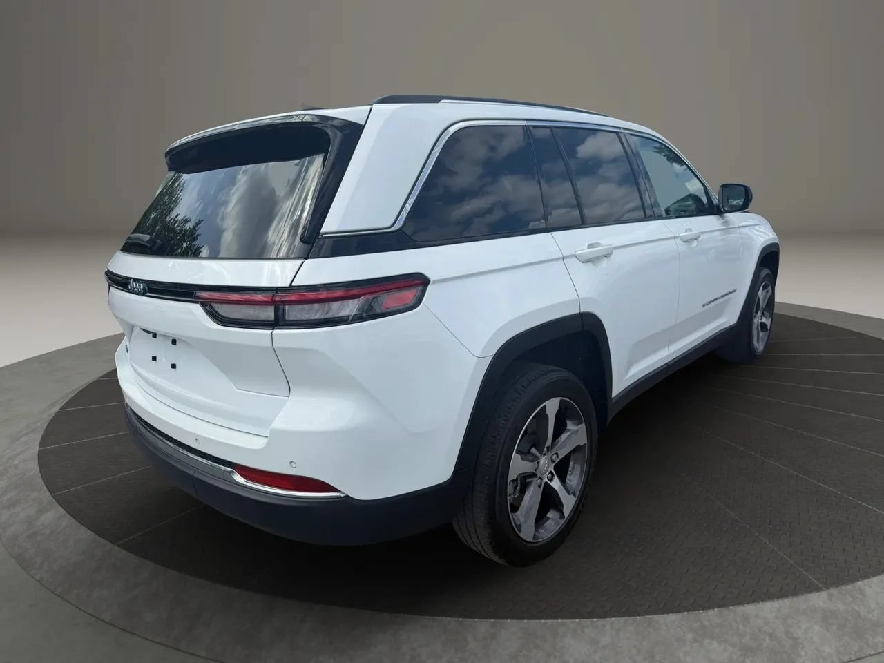 Used 2022 Jeep Grand Cherokee Limited 4xe AWD/4WD image 5