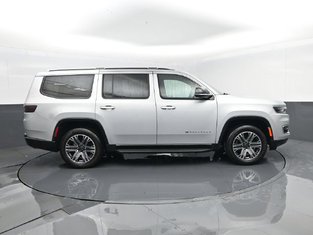 Used 2025 Jeep Wagoneer Series II AWD/4WD image 4