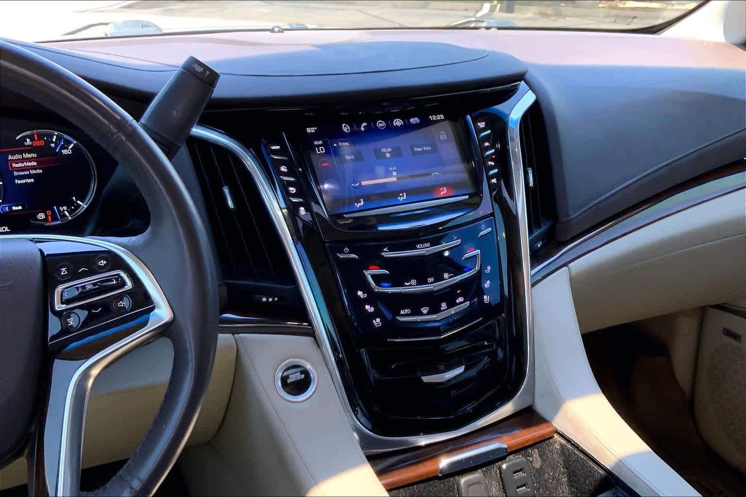 Used 2017 Cadillac Escalade Luxury AWD/4WD image 7