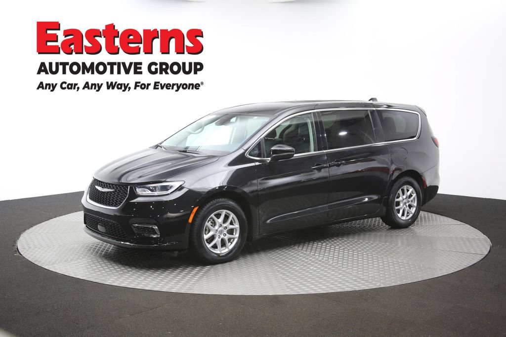 Used 2023 Chrysler Pacifica Touring-L FWD image 58