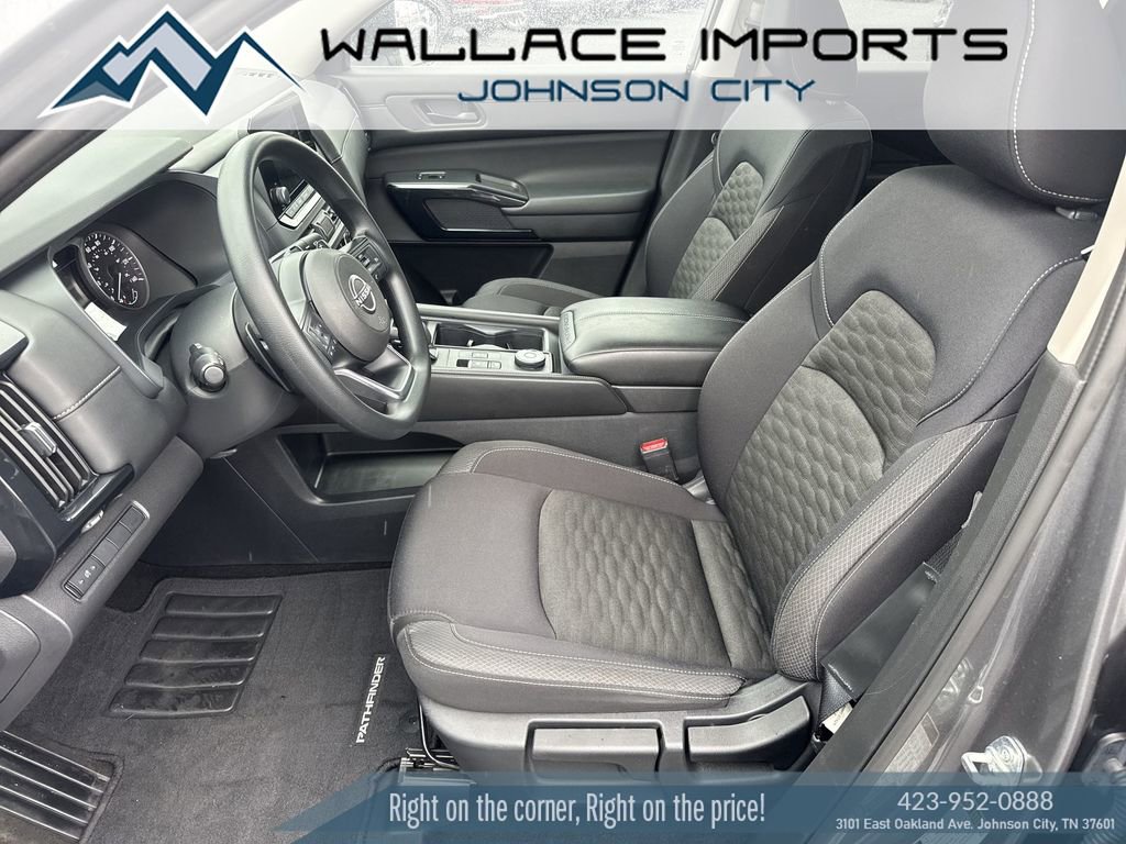 Used 2024 Nissan Pathfinder S image 13