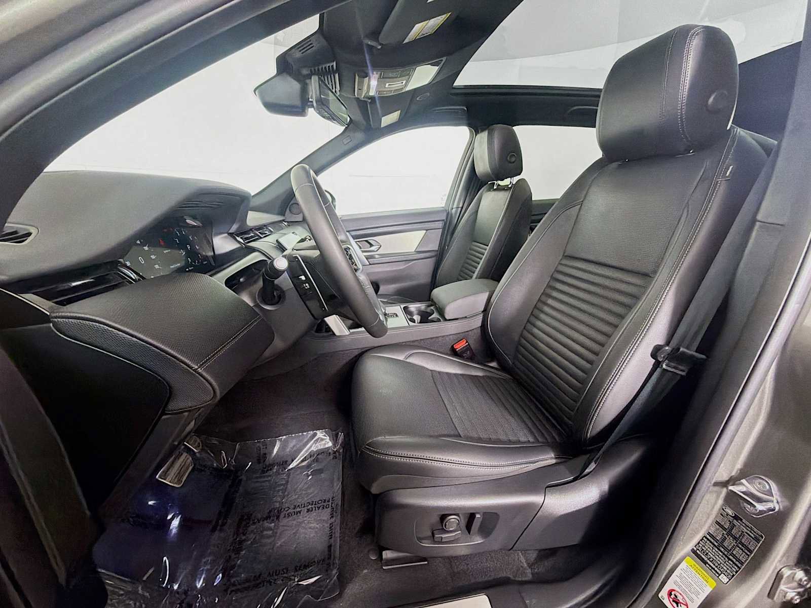 Used 2024 Land Rover Discovery Sport Dynamic SE image 11