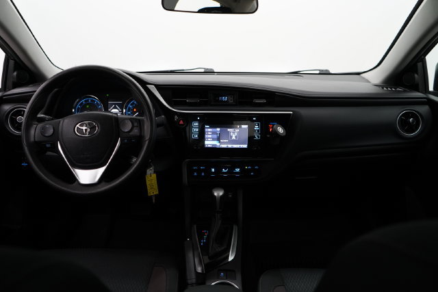 Used 2018 Toyota Corolla LE FWD image 14
