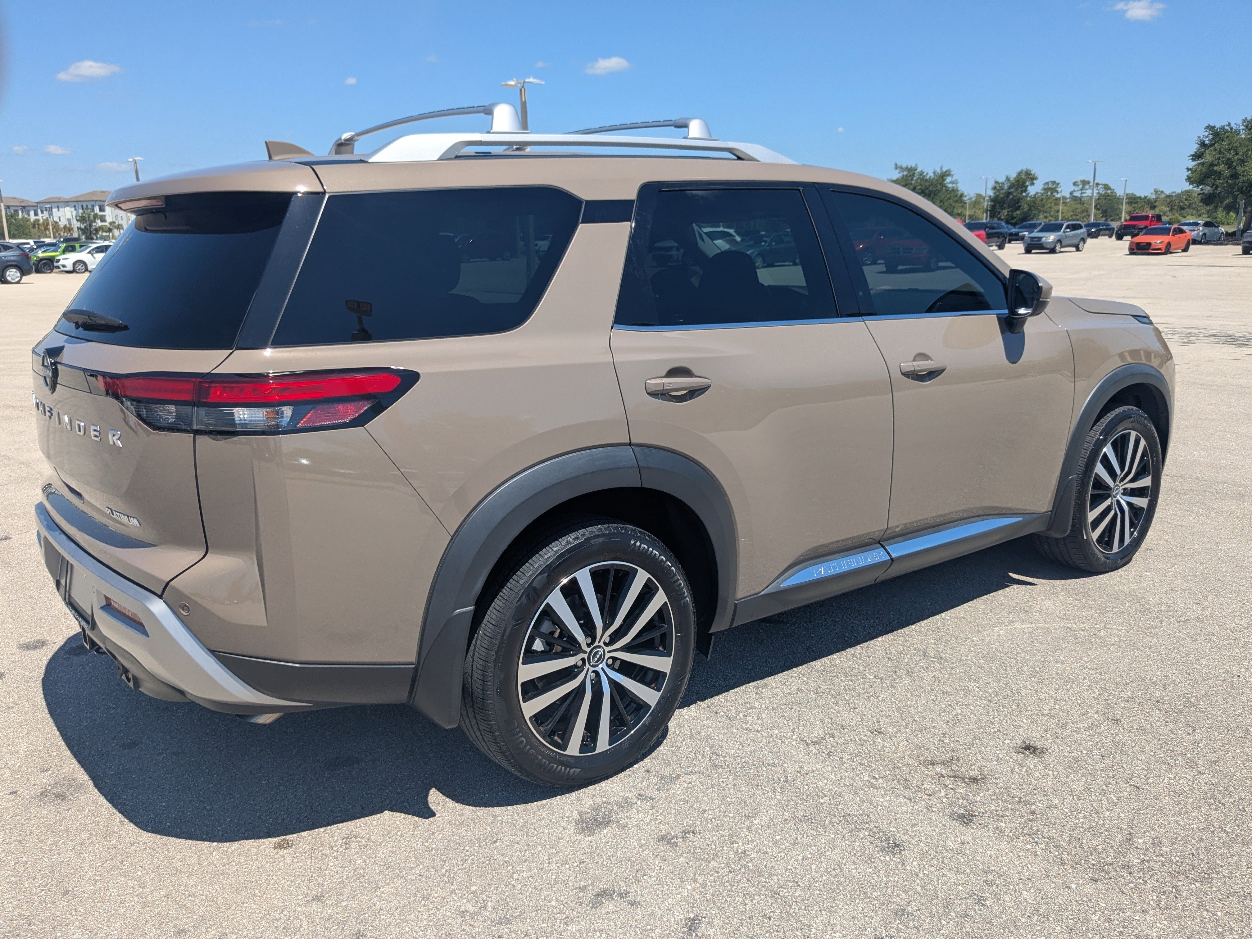 Used 2024 Nissan Pathfinder Platinum FWD image 5