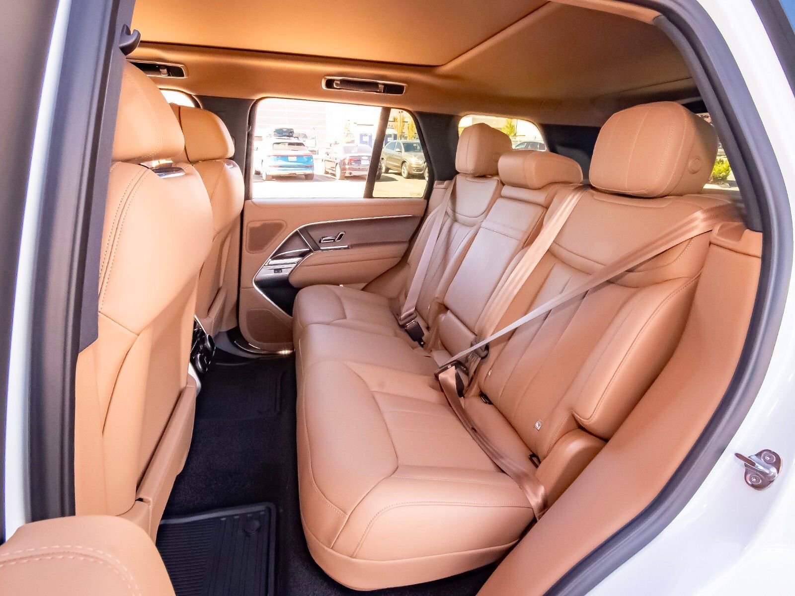 New 2025 Land Rover Range Rover SE image 43