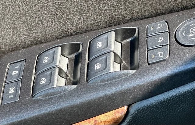 Used 2020 Chevrolet Suburban Premier w/ Premier 6.2L Value Package AWD/4WD image 34