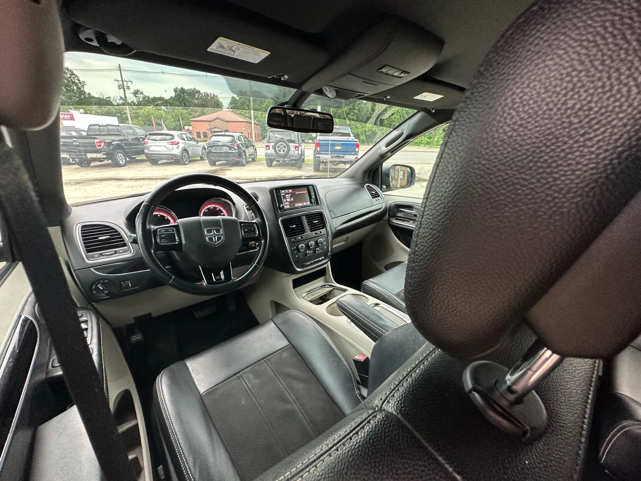 Used 2020 Dodge Grand Caravan SXT image 17