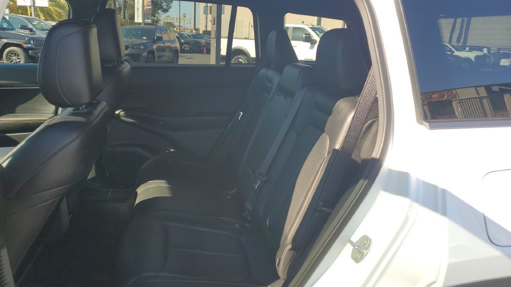 Used 2026 Jeep Cherokee Limited AWD/4WD image 16