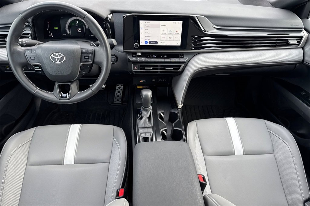 Used 2025 Toyota Camry SE image 12
