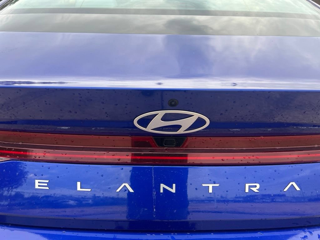 Used 2024 Hyundai Elantra Limited FWD image 11