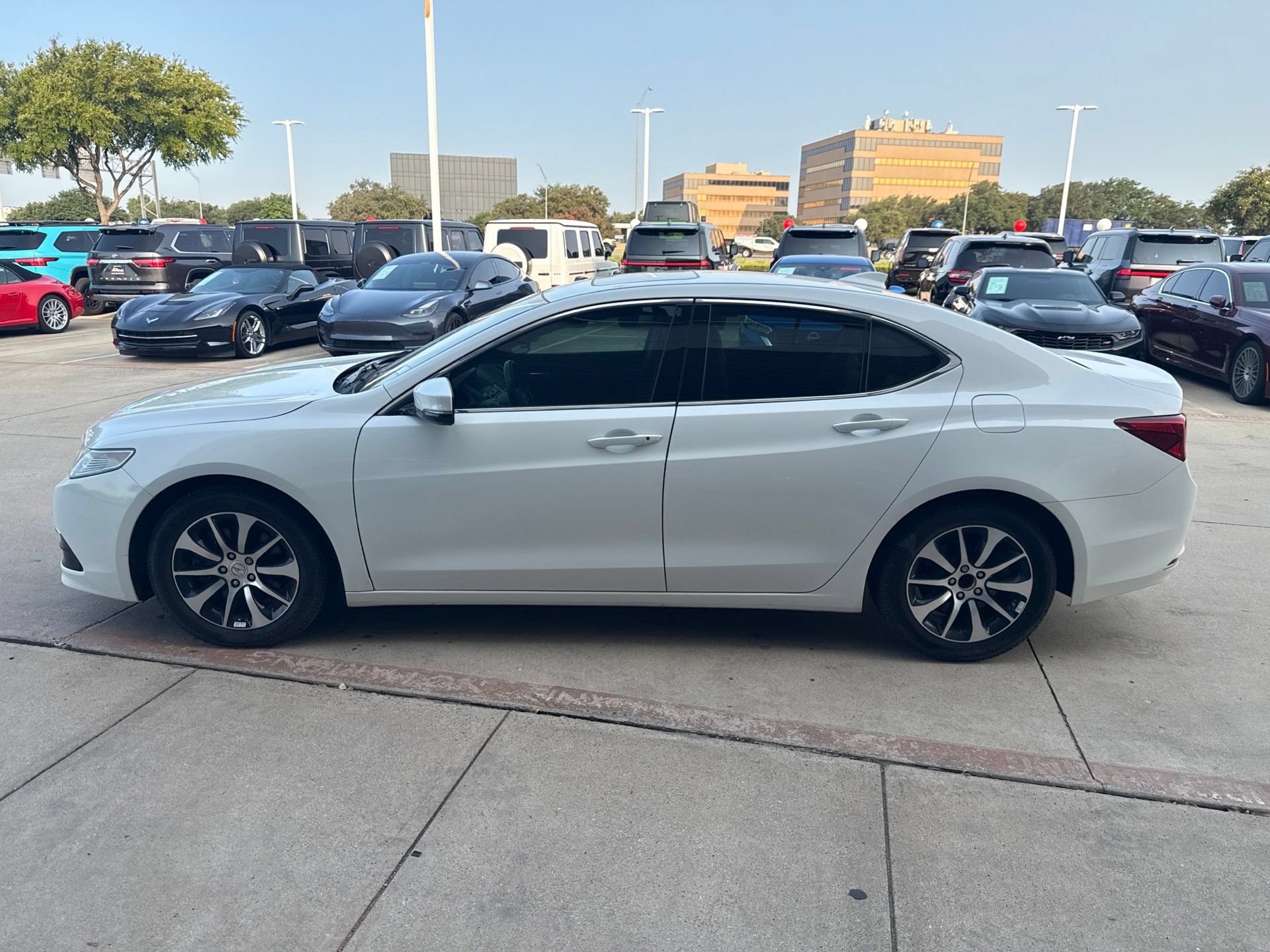 Used 2017 Acura TLX FWD image 3