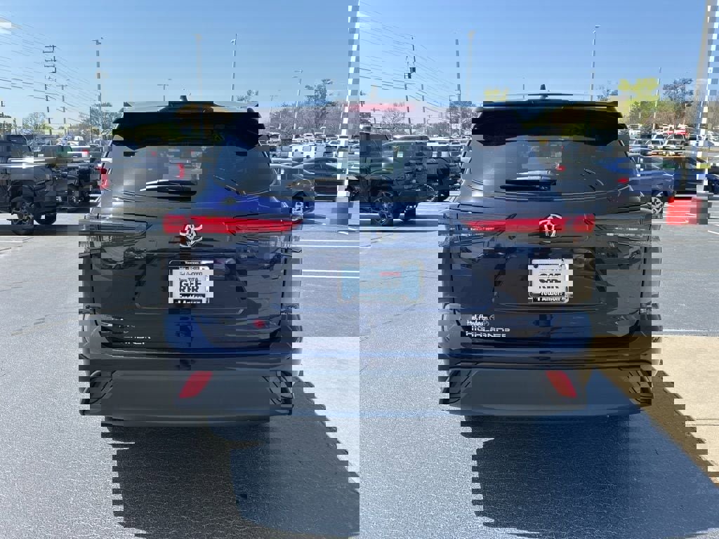 Used 2023 Toyota Highlander L image 17