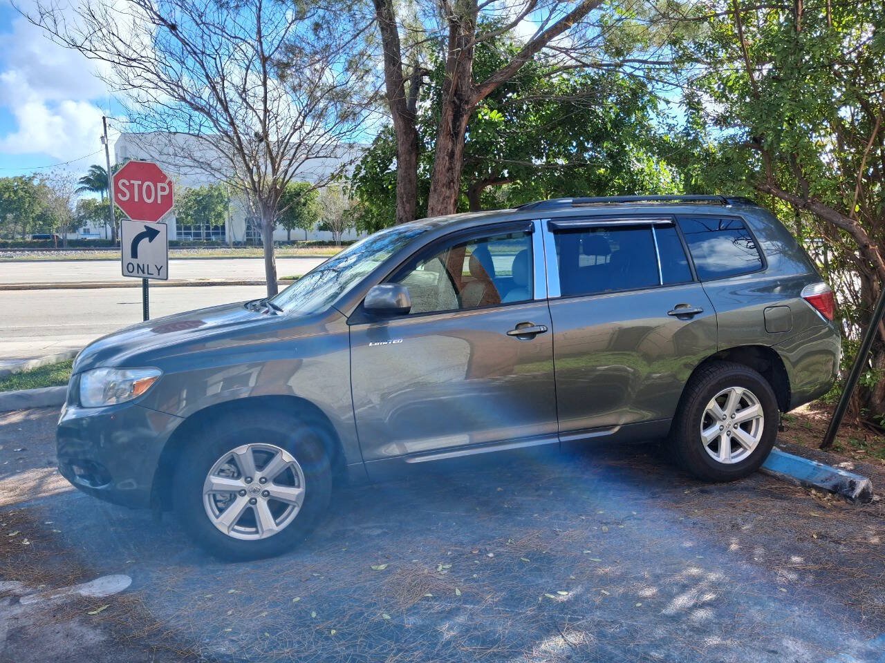 Used 2010 Toyota Highlander SE