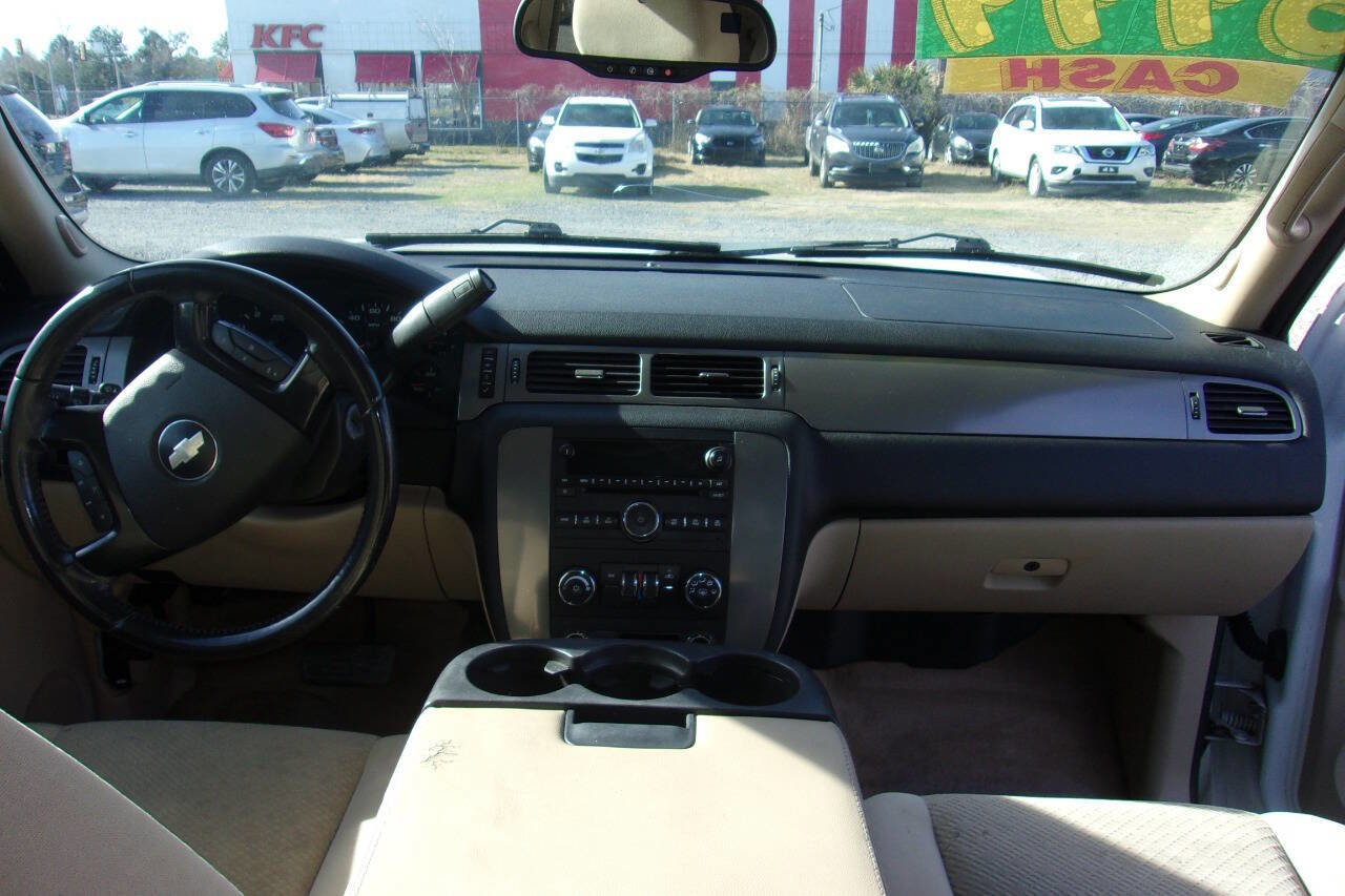 Used 2008 Chevrolet Suburban LS image 14