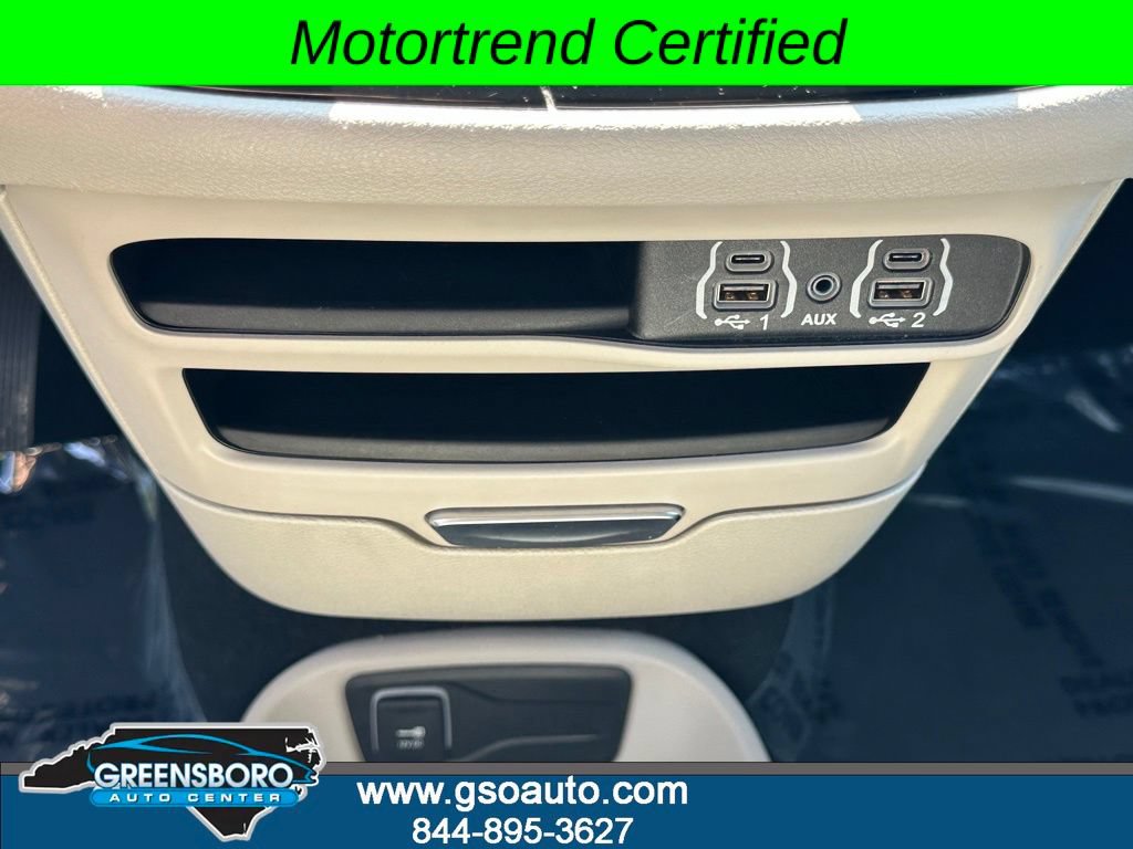 Used 2024 Chrysler Pacifica Touring-L FWD image 28