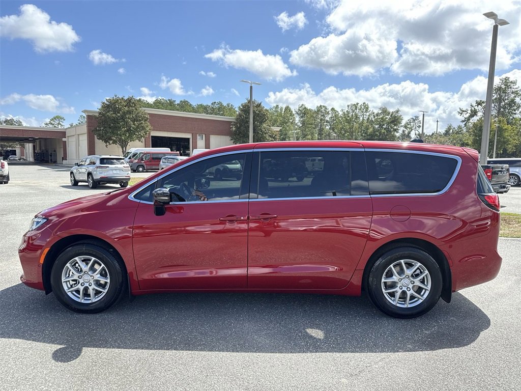 New 2026 Chrysler Pacifica Select image 5