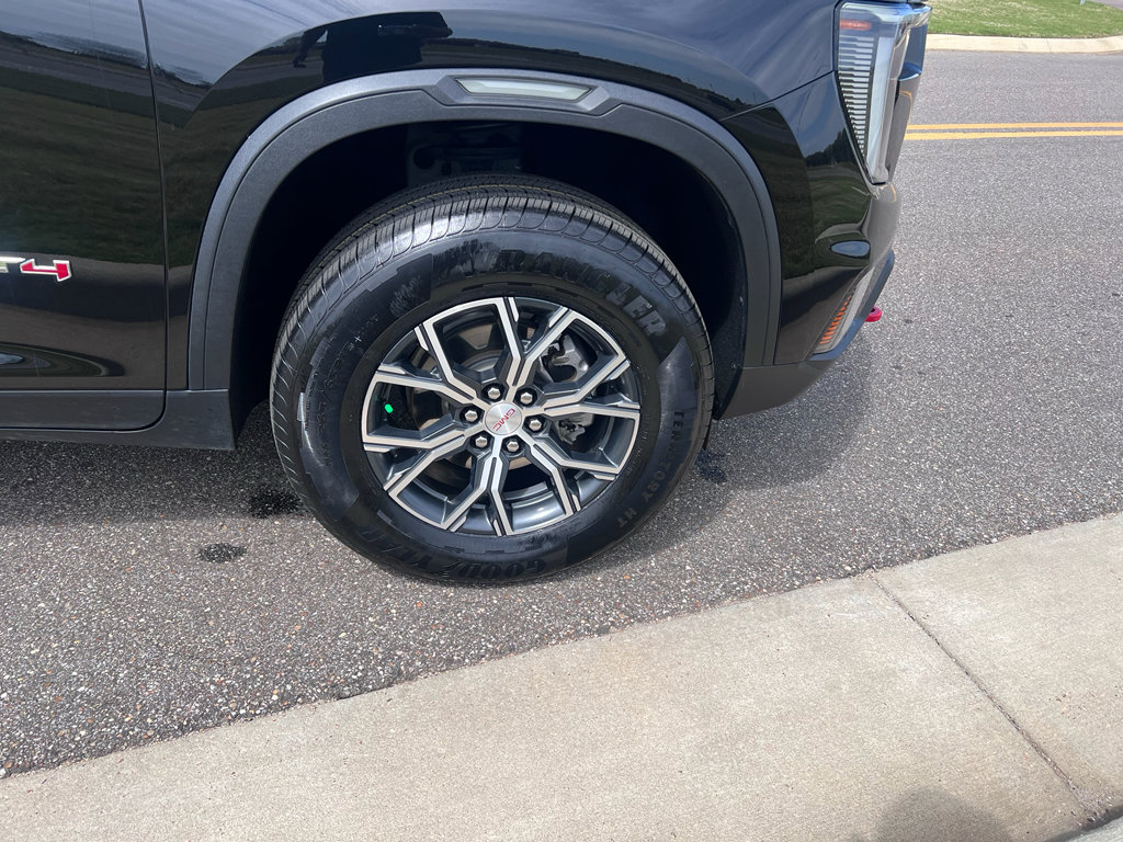 Used 2024 GMC Acadia AT4 image 3