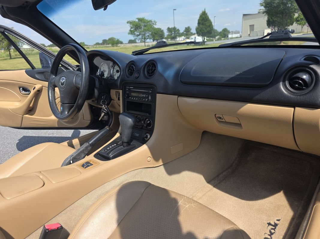 Used 2001 MAZDA MX-5 Miata RWD image 15