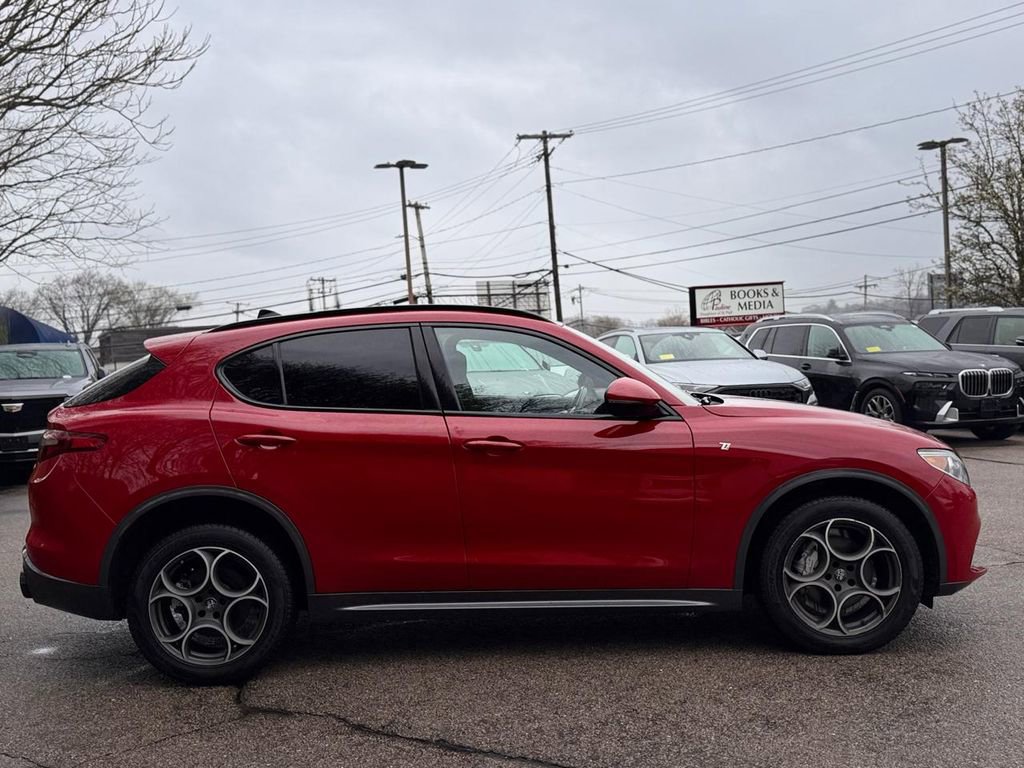 Used 2023 Alfa Romeo Stelvio Ti AWD/4WD image 7