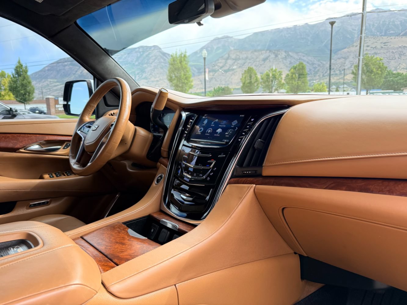 Used 2017 Cadillac Escalade Platinum AWD/4WD image 12