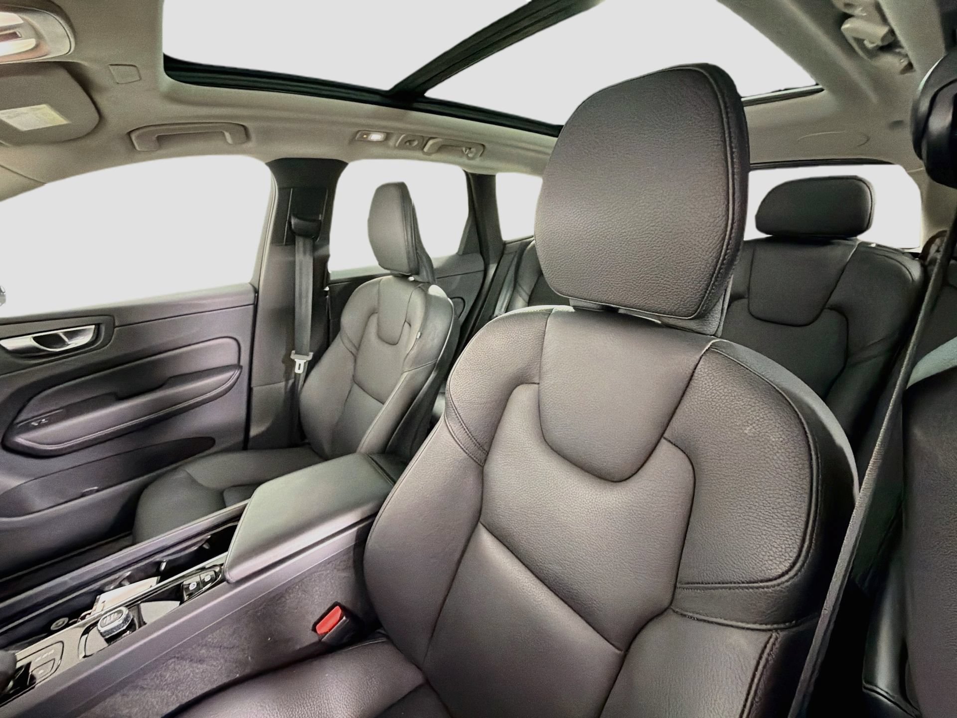 Certified 2023 Volvo XC60 B5 Plus w/ Protection Package Premier FWD image 22