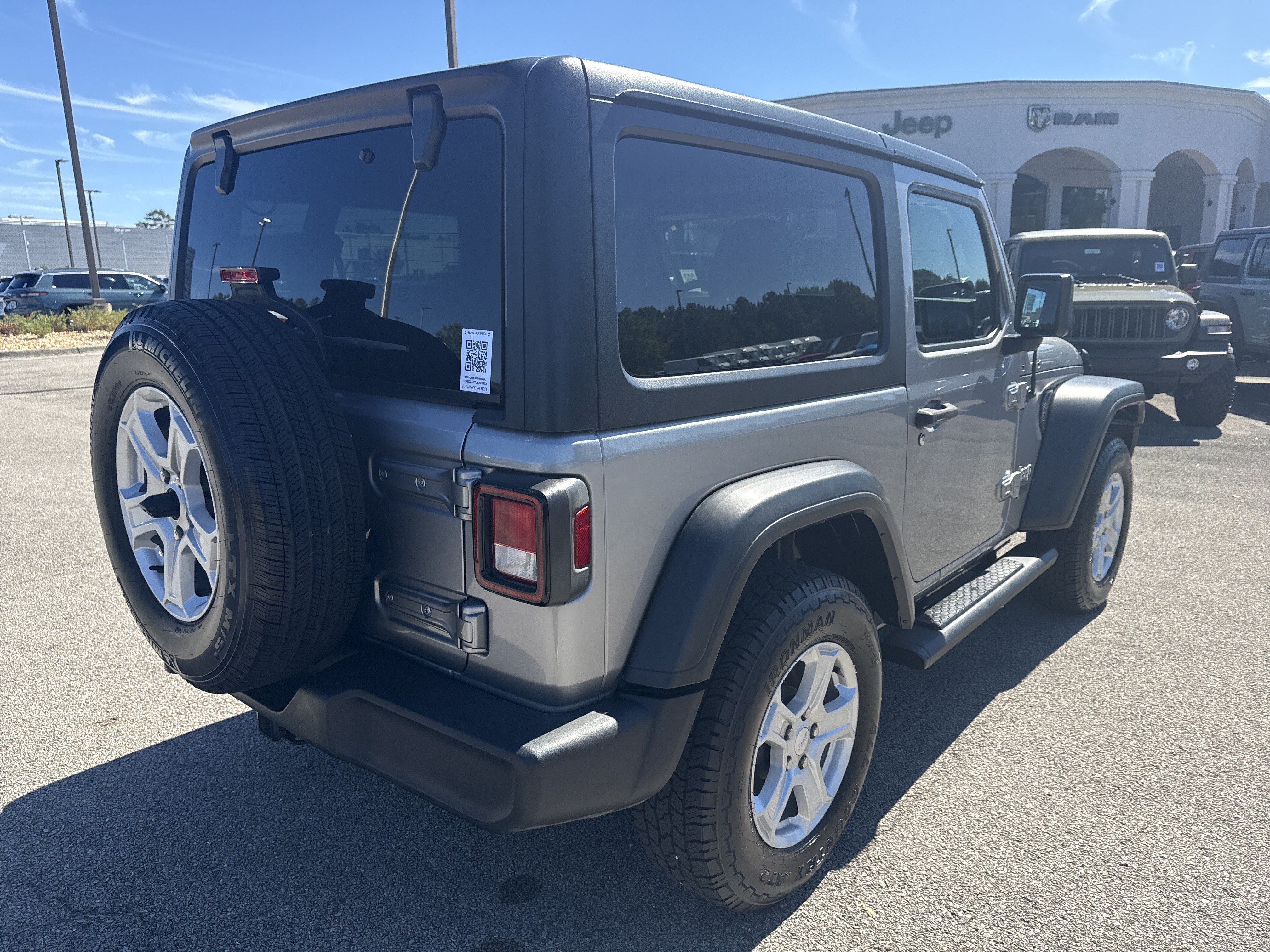 Used 2020 Jeep Wrangler Sport AWD/4WD image 7