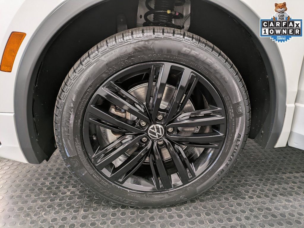 Used 2022 Volkswagen Tiguan SE R-Line image 8