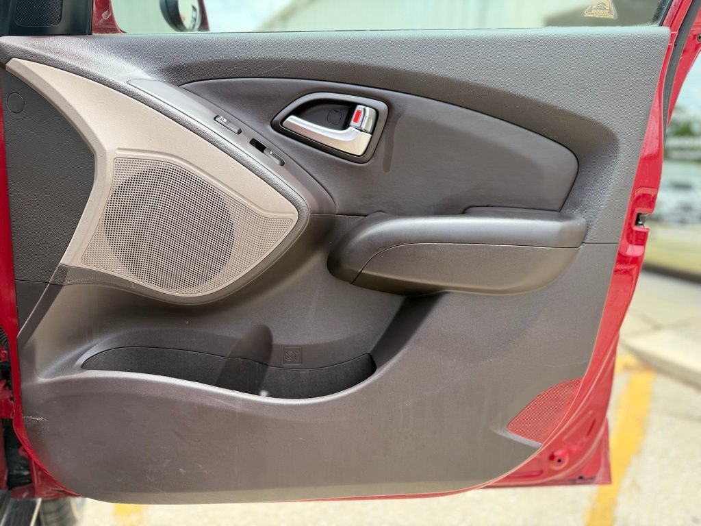Used 2013 Hyundai Tucson Limited FWD image 16