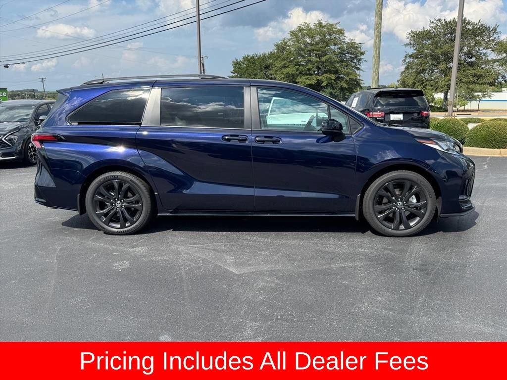 Used 2026 Toyota Sienna XSE FWD image 2