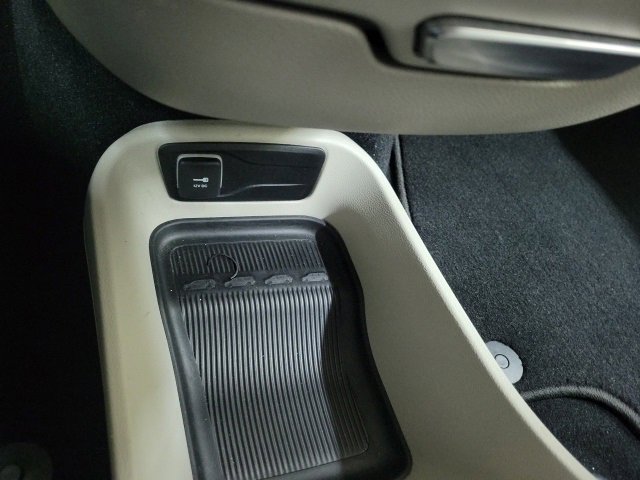 Used 2023 Chrysler Pacifica Touring-L image 25