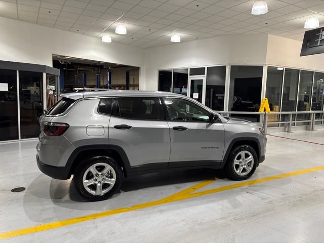 Used 2024 Jeep Compass Sport AWD/4WD image 10