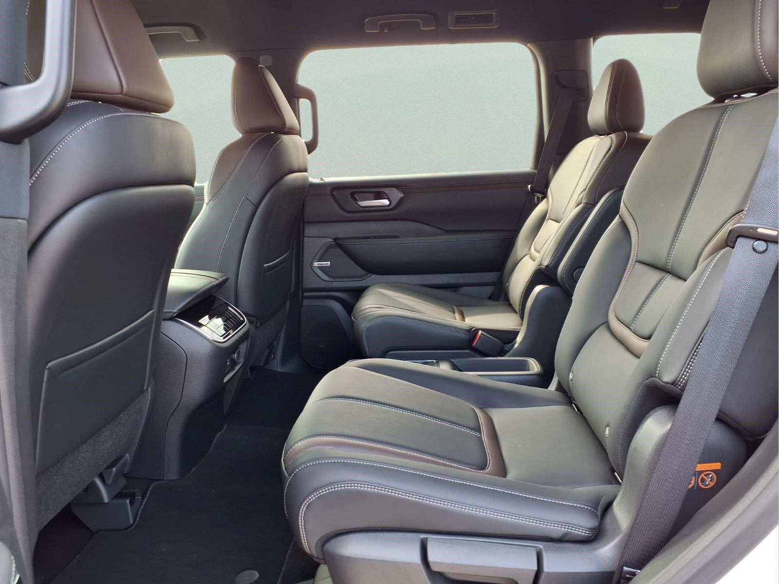New 2026 Nissan Armada SL w/ Captain's Chari Seat Package AWD/4WD image 11