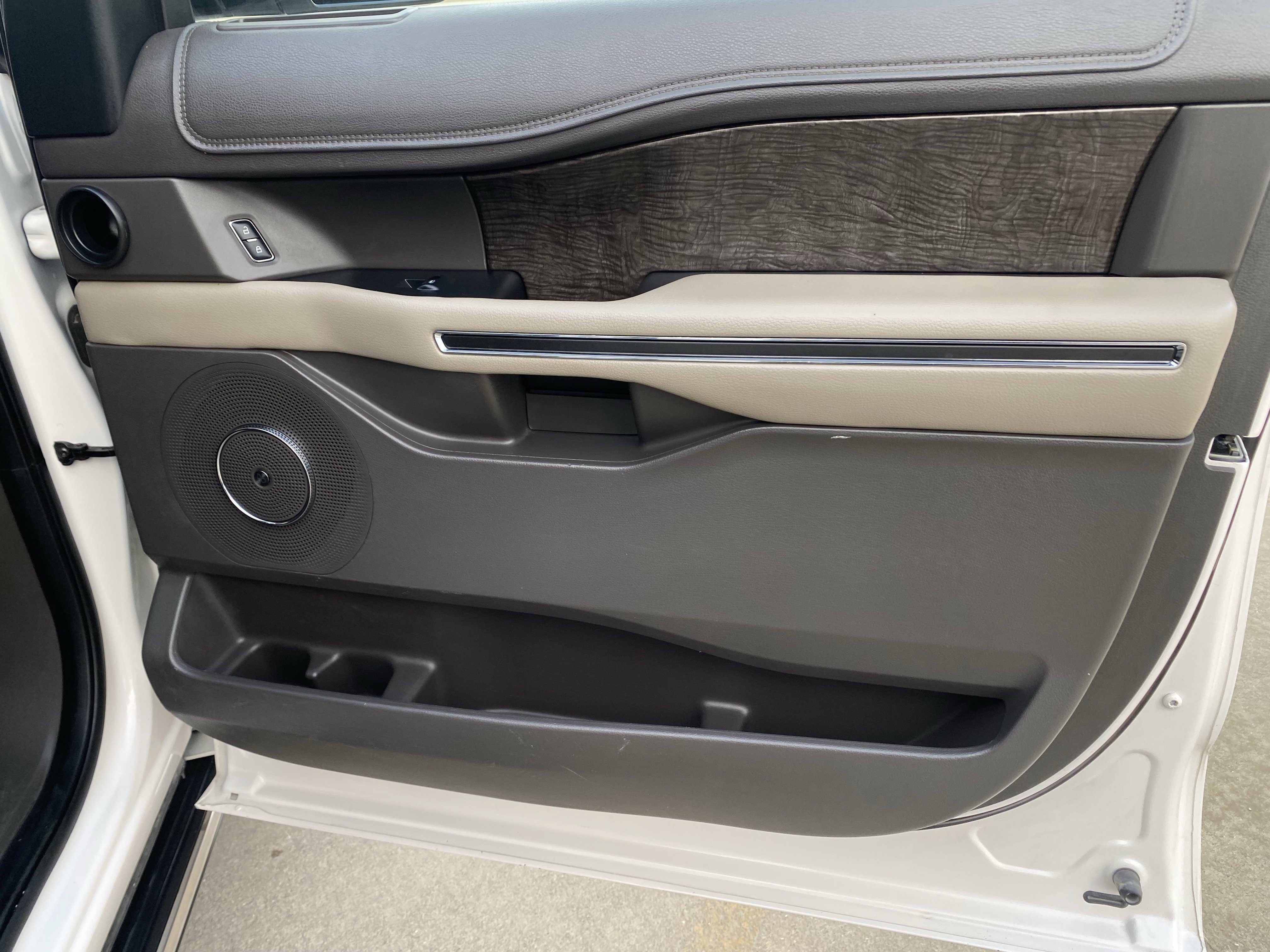 Used 2018 Ford Expedition Limited w/ Driver Assistance Package image 9